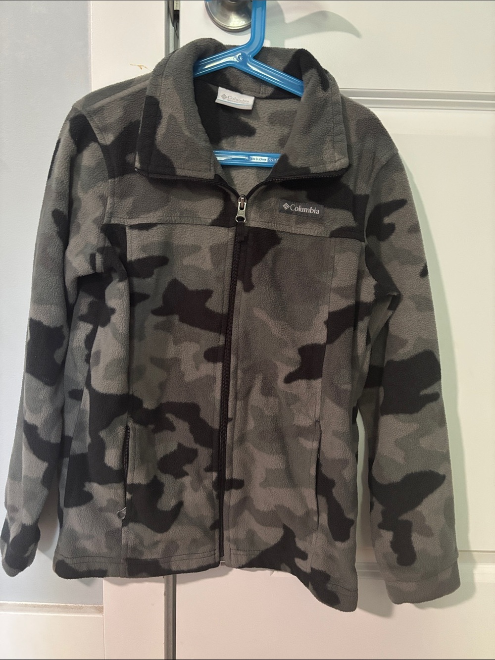 Columbia Kids Gray & Black Camo Fleece Jacket Size M